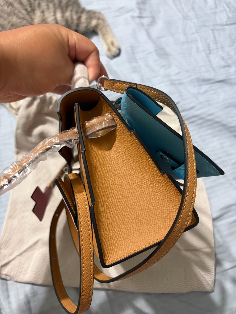 Designer Biscuit Color Leather Top-Handle Crossbody with Pink Feet Kelly style - Picture 3 of 7